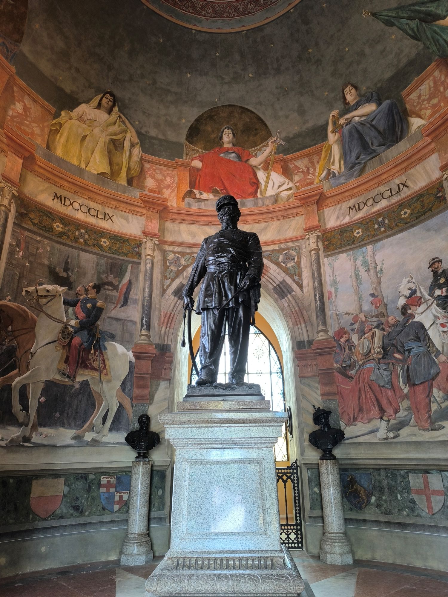 Statue von Viktor Emanuel II. im Innern des Turms