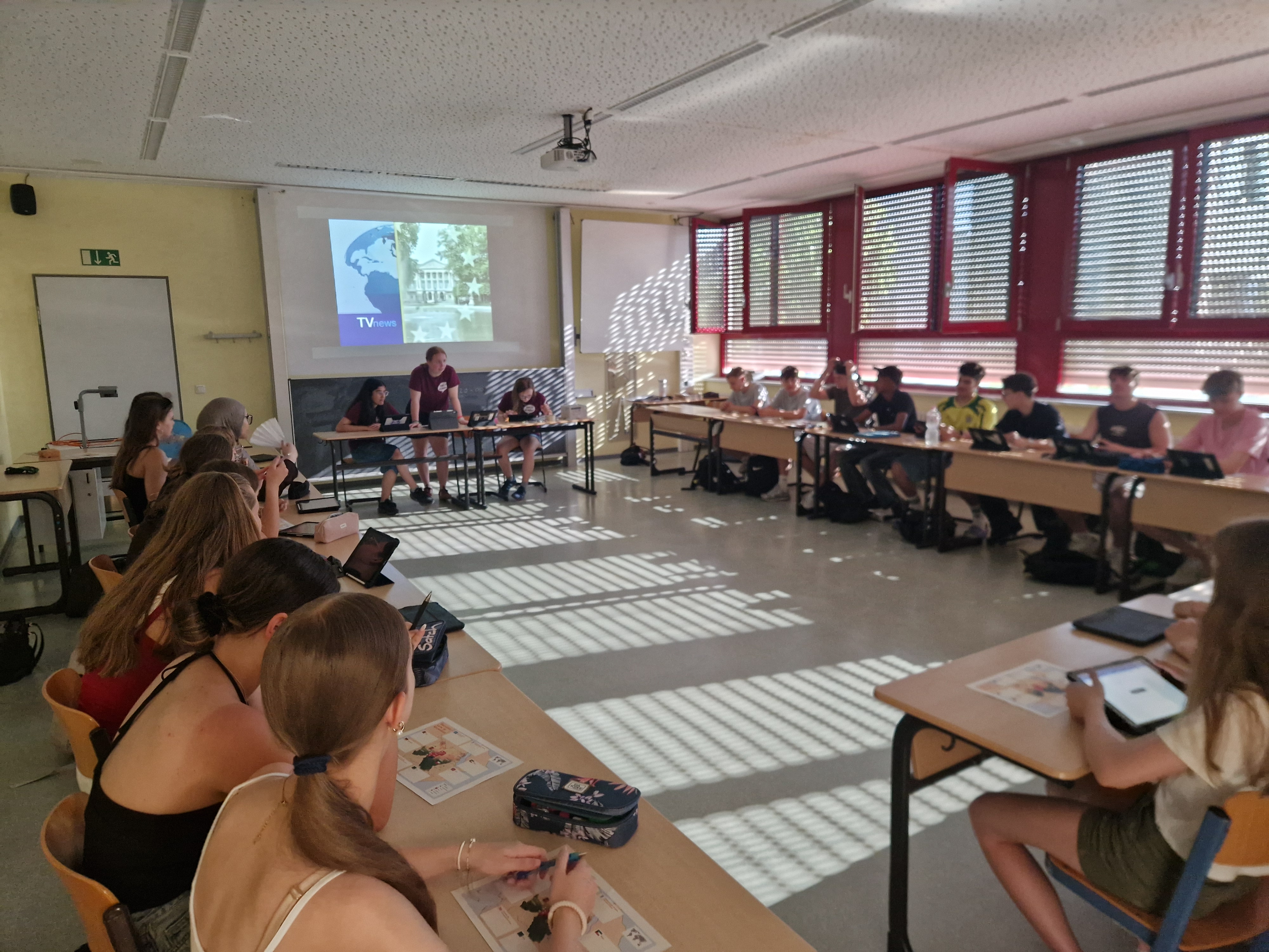 Die Klasse 10d während der Verhandlungen im politischen Planspiel